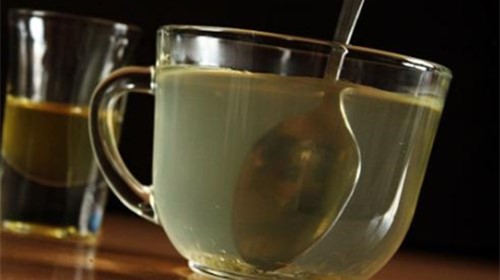 فوائد مذهلة لتناول كوب ماء بالعسل على الريق.. تعرف عليها 