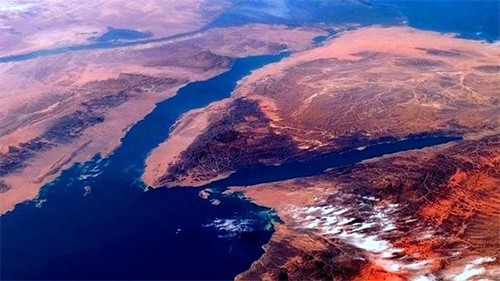 صورة من الفضاء للشمال السعودي المتضمن جزيرتي تيران وصنافير