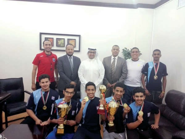 الشيخ مع المنظمين واللاعبين الفائزين