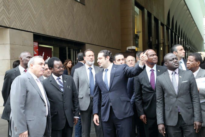 الرئيس سعد الحريري ونائب رئيس جمهورية سيراليون فيكتور بوكاري خلال جولة في وسط بيروت محمود الطويل