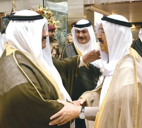 سمو الشيخ ناصر المحمد مودعا صاحب السمو