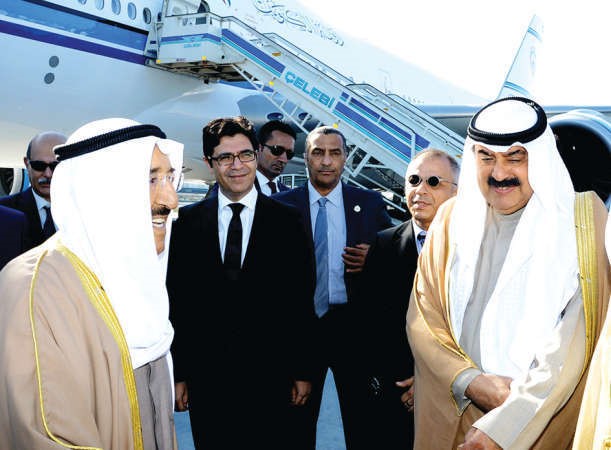 خالد الجارالله مع صاحب السمو لدى وصوله الى تركيا