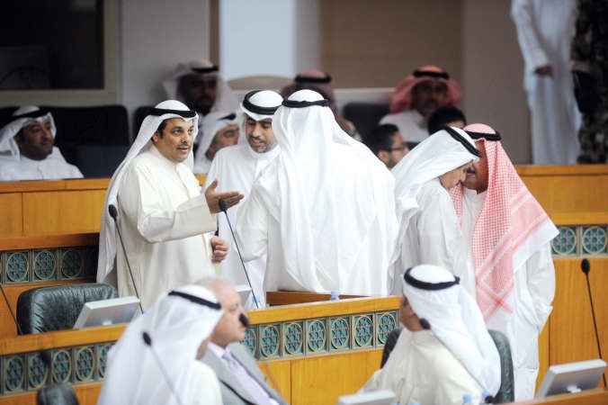 يعقوب الصانع متحدثا لبعض النواب