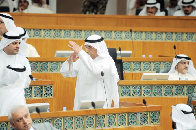 الشيخ خالد الجراح يحاول تهدئة الاوضاع