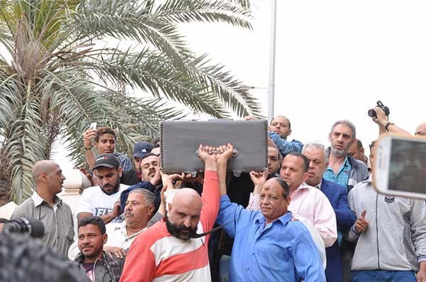 بالصور.. 6 فنانين فقط في جنازة الفنان الراحل سيد زيان.. تعرف عليهم