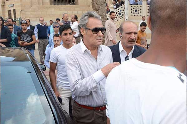 بالصور.. 6 فنانين فقط في جنازة الفنان الراحل سيد زيان.. تعرف عليهم