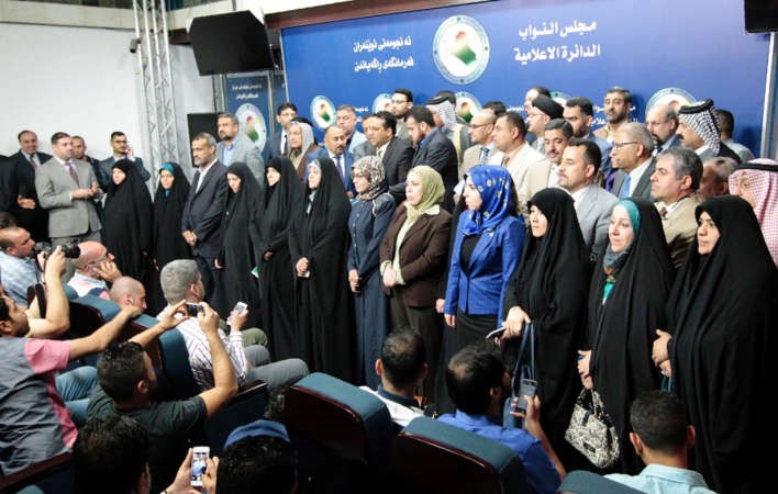 النواب المعتصمون عقب الجلسة امس 					افپ﻿
