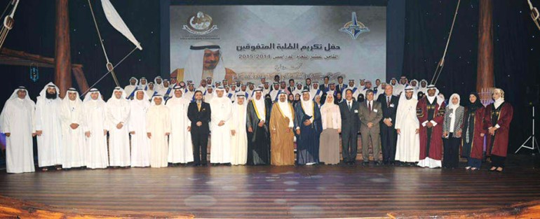 الشيخ د محمد الصباح ود احمد الاثري ود حسين المكيمي يتوسطون المكرمين