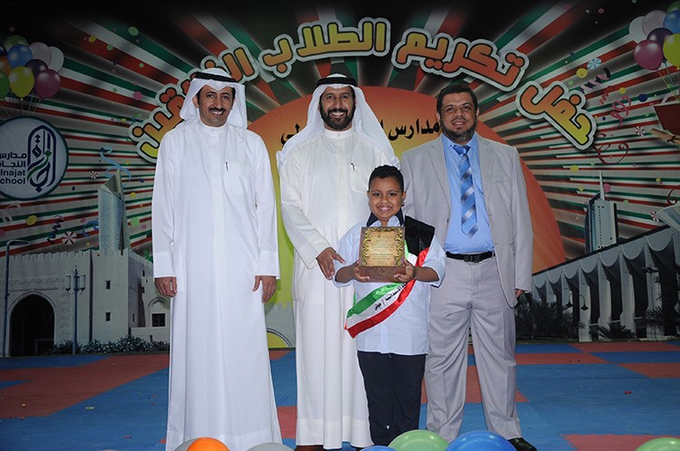 تكريم الطالب المتفوق عبدالله محمد مسعود