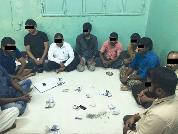 الوافدون المضبوطون في قبضة الشرطة﻿