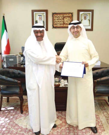 المستشار ضرار العسعوسي مكرما المحامي العام مبارك الرفاعي