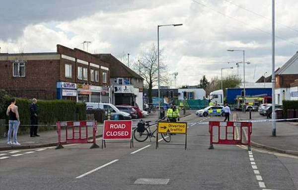 أنقذت طفلتها قبل ثوانٍ من موتها تحت عجلات شاحنة!