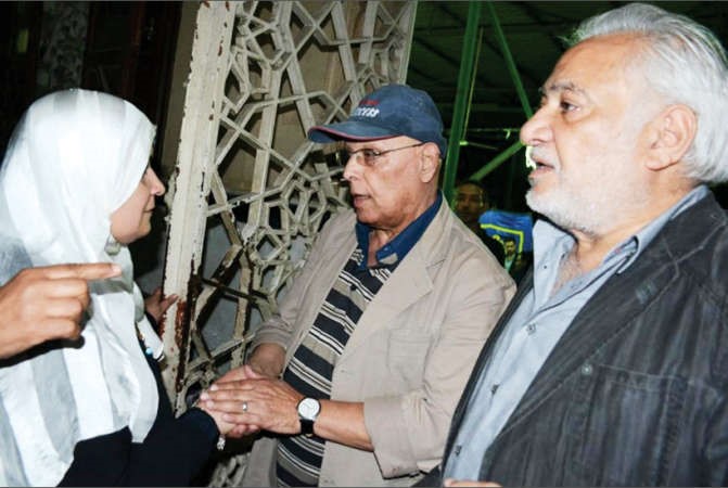 اشرف عبدالغفور وسامح الصريطي يقدمان واجب العزاء