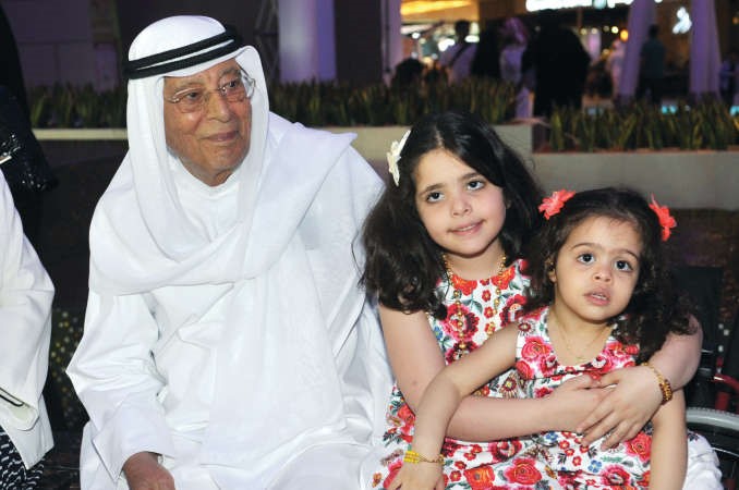 خالد العيسى وعذبة العيسى ولجين العيسى﻿