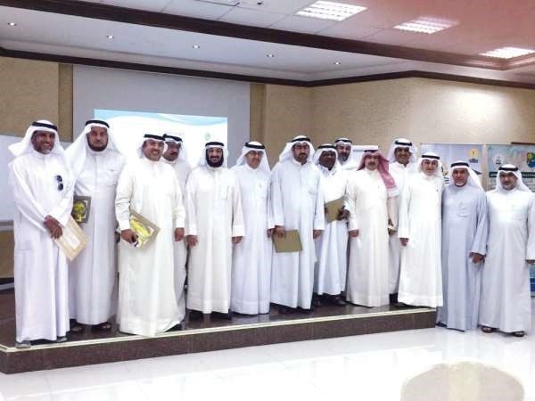 المديرون ولقطة جماعية ﻿