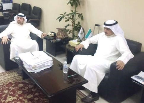 ماحمد المنفوحي والمستشار فهد العتيقي خلال الاجتماع
