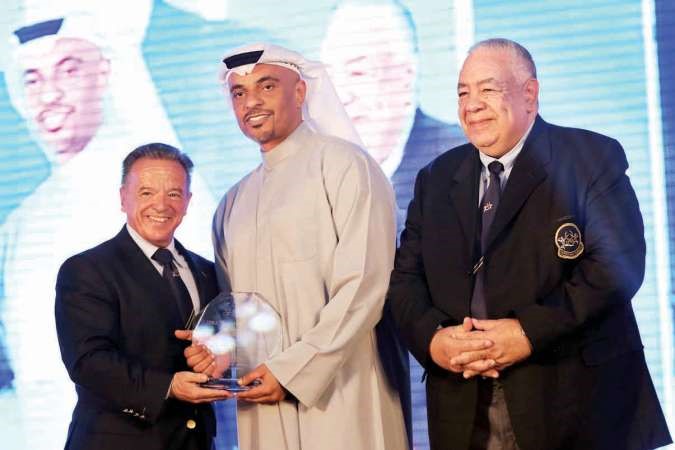 رئيس الاتحاد الدولي رافاييل سنتيجا يكرم بدر بودي بحضور رئيس الاتحاد الافريقي عادل فهيم﻿