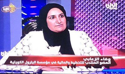 وفاء الزعابي خلال استضافتها على تلفزيون الراي امس