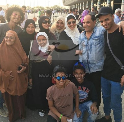 بالصور.. أوكا يتخلى عن شعره للمرة الأولى وحجاب مي كساب يثير إعجاب جمهورها