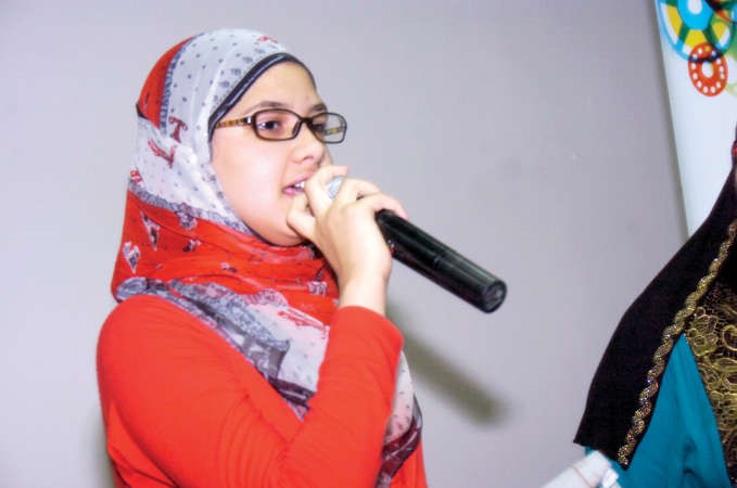 الطفلة حبيبة علاء تقدم الفيلم بالمدرسة القبلية