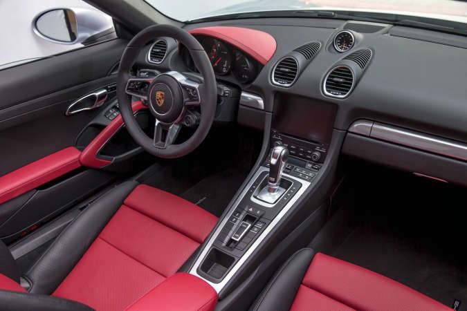  بورشه 911 و718 بوكستر.. جينات رياضية أصيلة