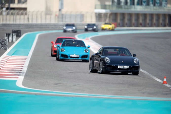  بورشه 911 و718 بوكستر.. جينات رياضية أصيلة
