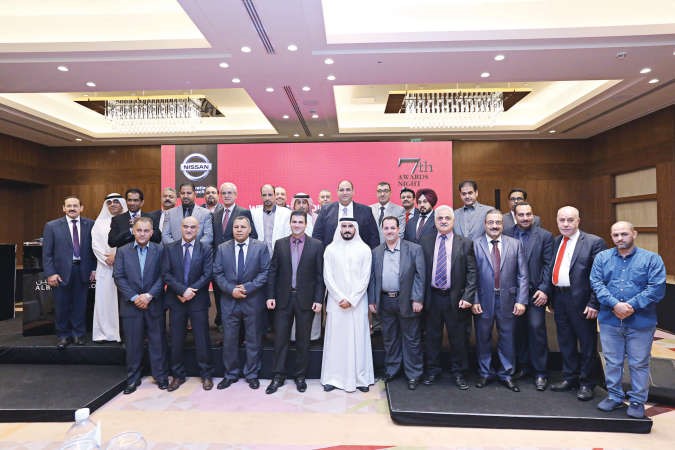 صورة جماعية مع عملاء خدمة ما بعد البيع
