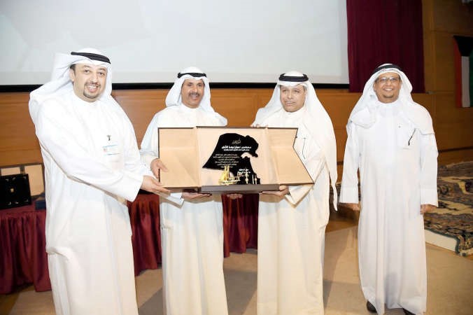 داحمد الاثري ومحسن الزنكي يكرمان السفير عدنان الخضير