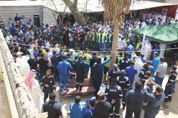 جانب من موظفي وعمال القطاع النفطي المشاركين في الاضراب 	قاسم باشا﻿