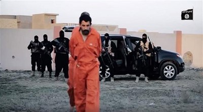 شاهد.. داعش يتفنن باعدام 8 عراقيين بوسائل وحشية !