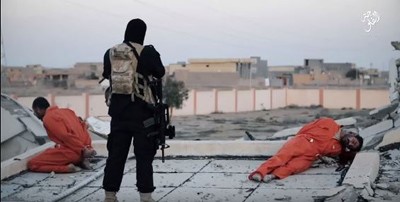 شاهد.. داعش يتفنن باعدام 8 عراقيين بوسائل وحشية !