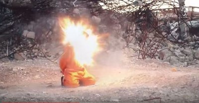 شاهد.. داعش يتفنن باعدام 8 عراقيين بوسائل وحشية !