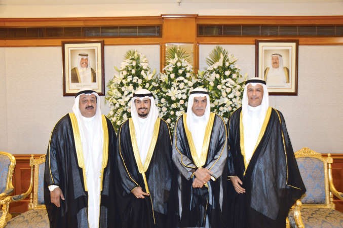 احمد السعدون يقدم التهانيانور الكندري
﻿