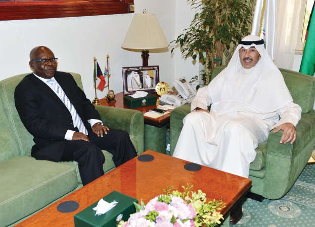  الشيخ فواز الخالد مستقبلا السفير بوباني ليبيسا﻿