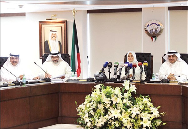 الوزيرة هند الصبيح ودمطر المطيري ودطارق الشطي واحمد الموسى خلال المؤتمر الصحافي