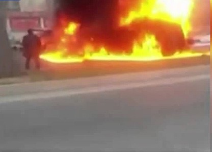 بالفيديو .. إندلاع النيران بمحطة وقود والسبب "عقب" سيجارة !