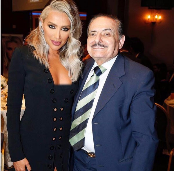 بالفيديو.. قبلة فنان لبناني ليد مايا دياب تشعل غضب جمهوره