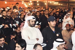 متابعة من العمال المضربين خلال المؤتمر