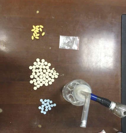 حبوب بالجملة ضبطت مع متعاطين في حملات الامن العام﻿