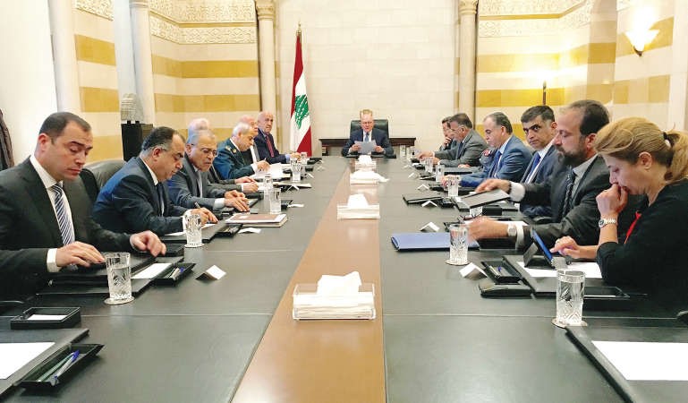 رئيس مجلس الوزراء تمام سلام يتراس اجتماعا وزاريا امنيا وقضائيا خصص للبحث في ملف الانترنت غير الشرعيمحمود الطويل﻿
