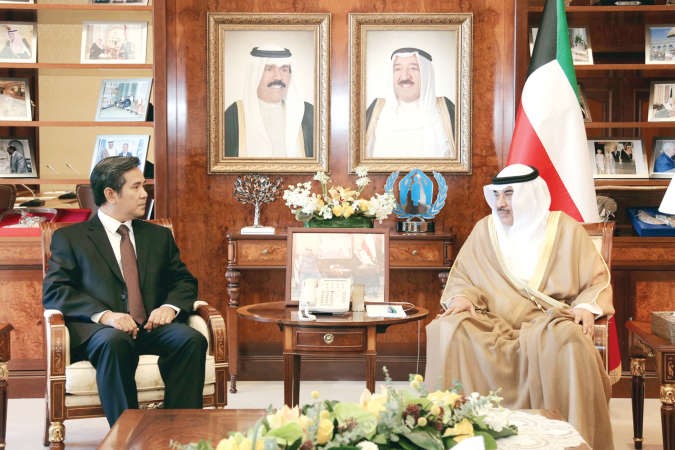  الشيخ صباح الخالد مستقبلا سفير كمبوديا الجديد لدى الكويت بونفا تان