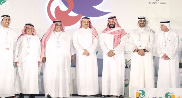 ولي ولي العهد السعودي صاحب السمو الملكي الامير محمد بن سلمان متوسطا الشيخ محمد العبدالله
والشيخ عبدالله بن زايد والشيخ خالد بن احمد ال خليفة وعادل الجبير وخالد العطية