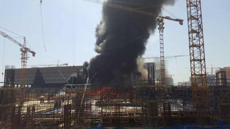 بالفيديو والصور.. حريق ضخم على 8 آلاف متر بمبنى قيد الانشاء في "الشدادية" و120 رجل إطفاء سيطروا على الوضع