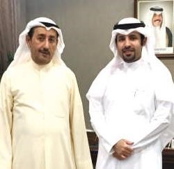 دعبدالعزيز السويط خلال لقائه مع محمد العسعوسي ﻿