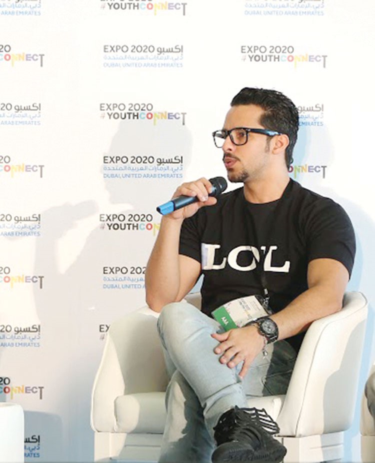 عبداللطيف الصالح أول كويتي يمارس فن الخدع المسرحية باحترافية عالمية وباللهجة الكويتية
