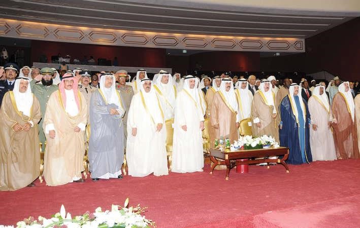 سمو نائب الامير الشيخ نواف الاحمد متوسطا مرزوق الغانم والشيخ جابر العبدالله والشيخ فيصل السعود وسمو الشيخ ناصر المحمد وسمو رئيس الوزراء الشيخ جابر المبارك والشيخ دابراهيم الدعيج والشيخ علي العبدالله والشيخ احمد الحمود