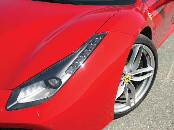 فيراري 488 جي تي بي.. أسطورة إيطالية متجددة