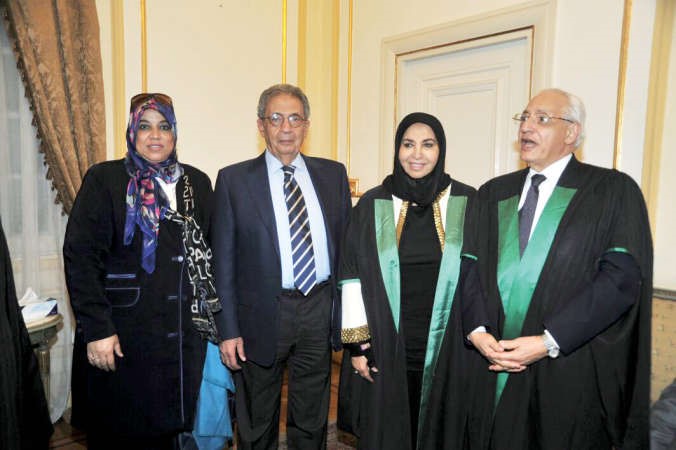 الشيخة د سعاد الصباح مع عمرو موسى ود علي الدين هلال والزميلة هناء السيد ﻿