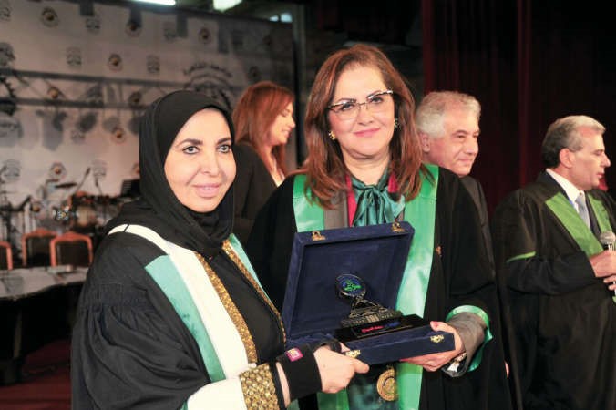 عميدة الاقتصاد والعلوم السياسية تكرم الشيخة دسعاد الصباح ﻿