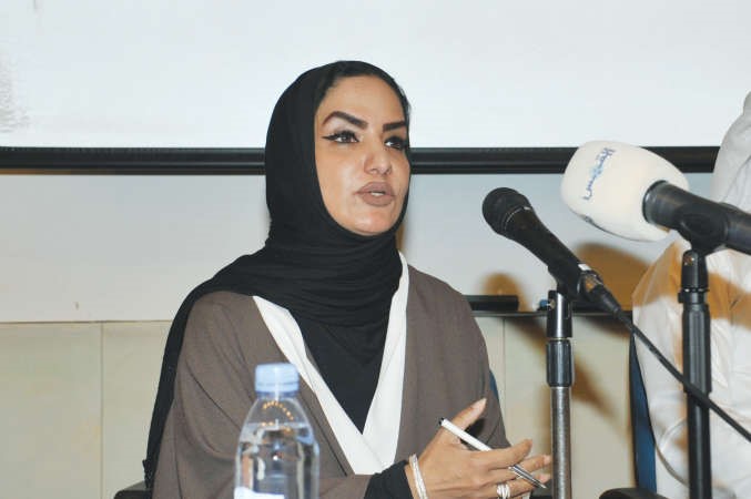 الزميلة ليلى القحطاني متحدثة ﻿